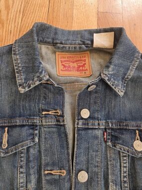 Levi's Medium Blue Denim Jacket with Contrast Stitching